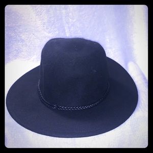 Black 100% wool hat